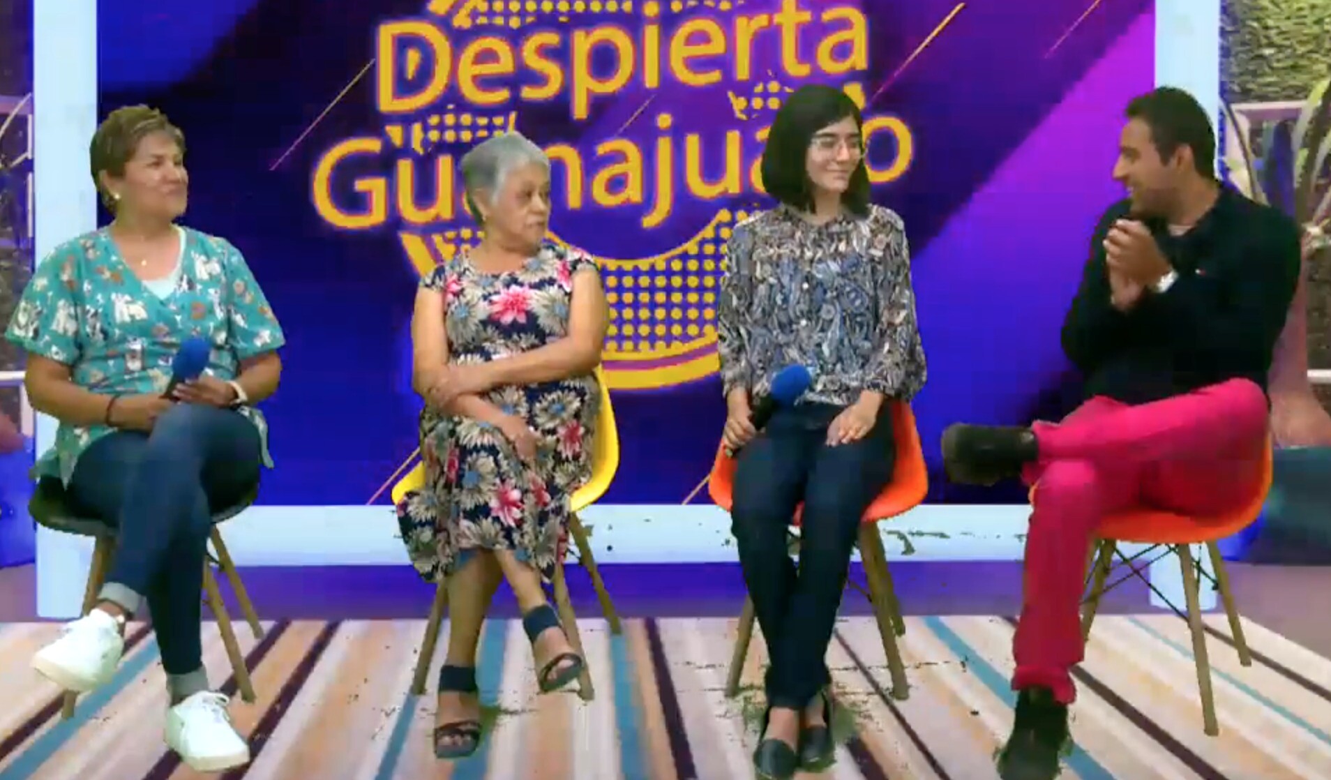 Tres voluntarias de Amigos hablan sobre su trabajo en nuestras campañas de esterilización durante una entrevista televisiva reciente